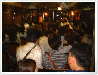 041111hk07.jpg