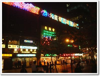 041111hk11.jpg