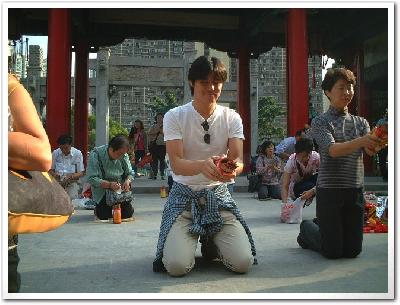 041111hk17.jpg